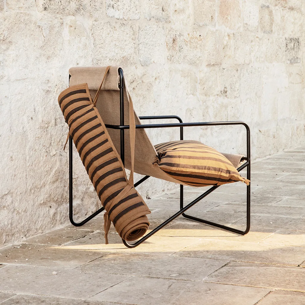 Black Solid Desert Lounge Chair