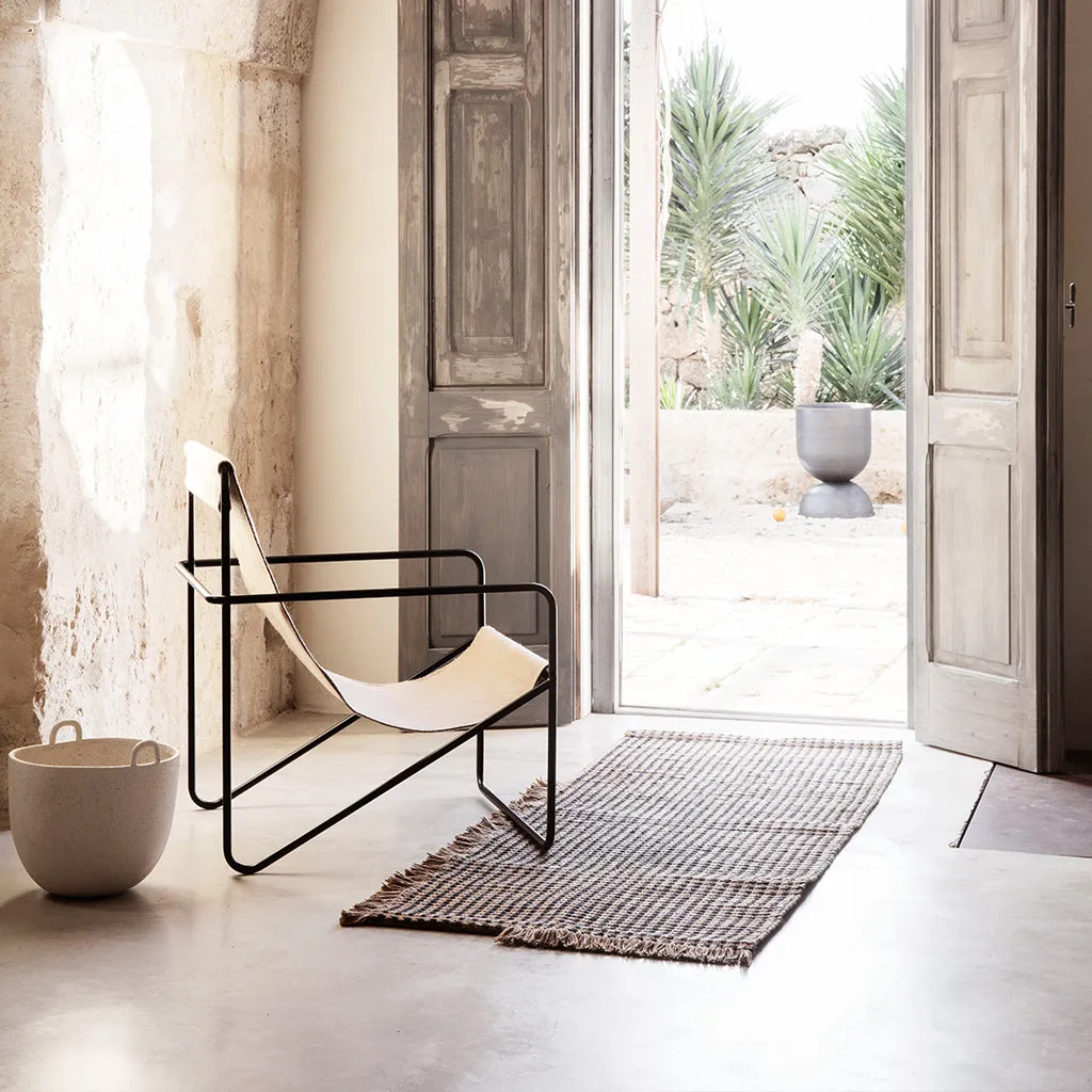 Black Solid Desert Lounge Chair