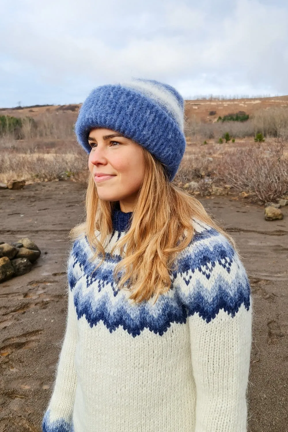 Brushed Wool Hat - Blue / White