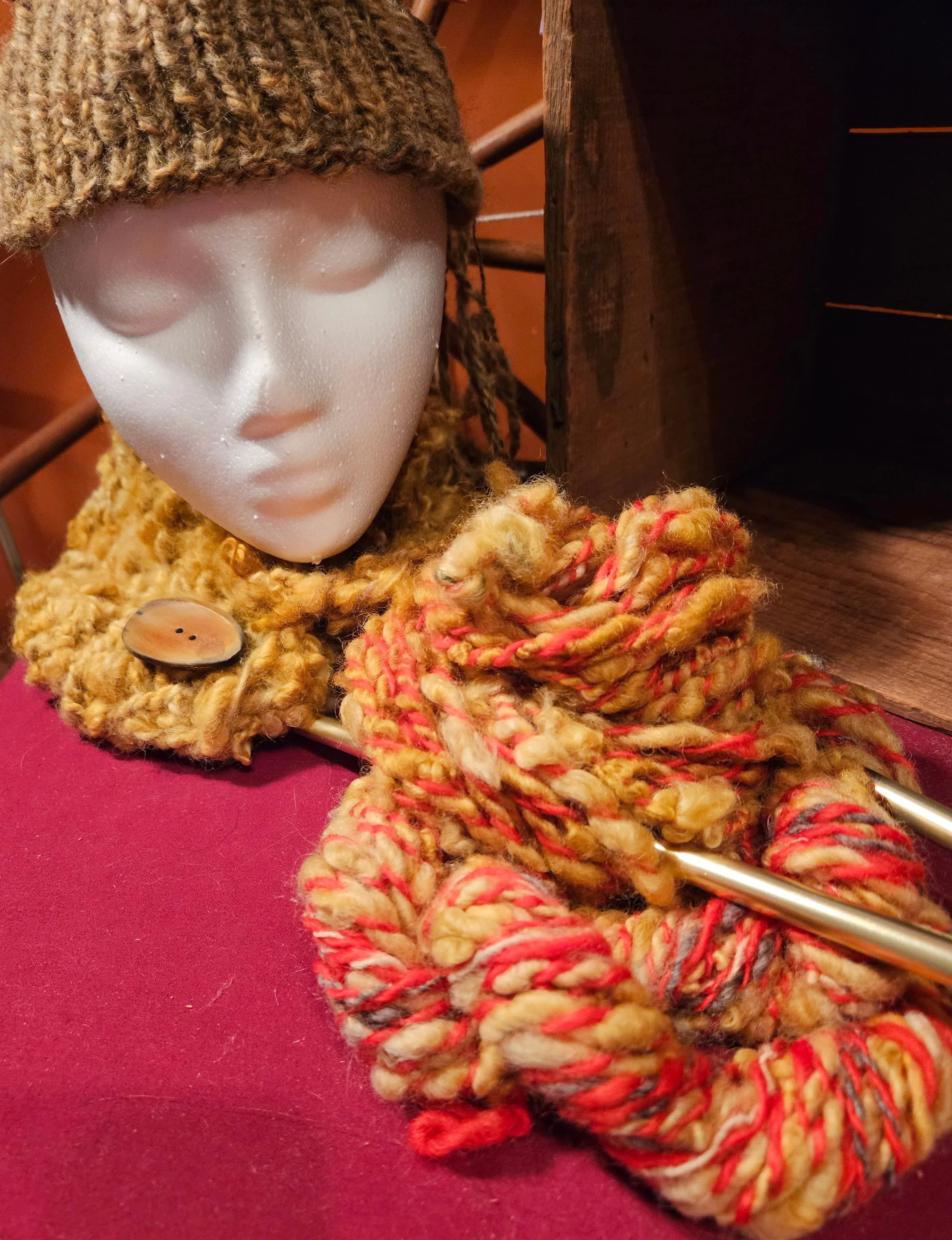 Cowl Knitting Kit KCLM40 Handspun Marigold & Scarlet Yarn "Lockspun" Romney & Pattern